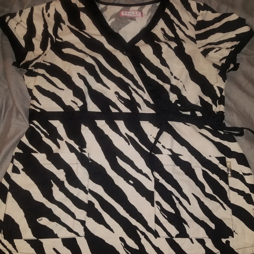 Koi medium zebra scrub top